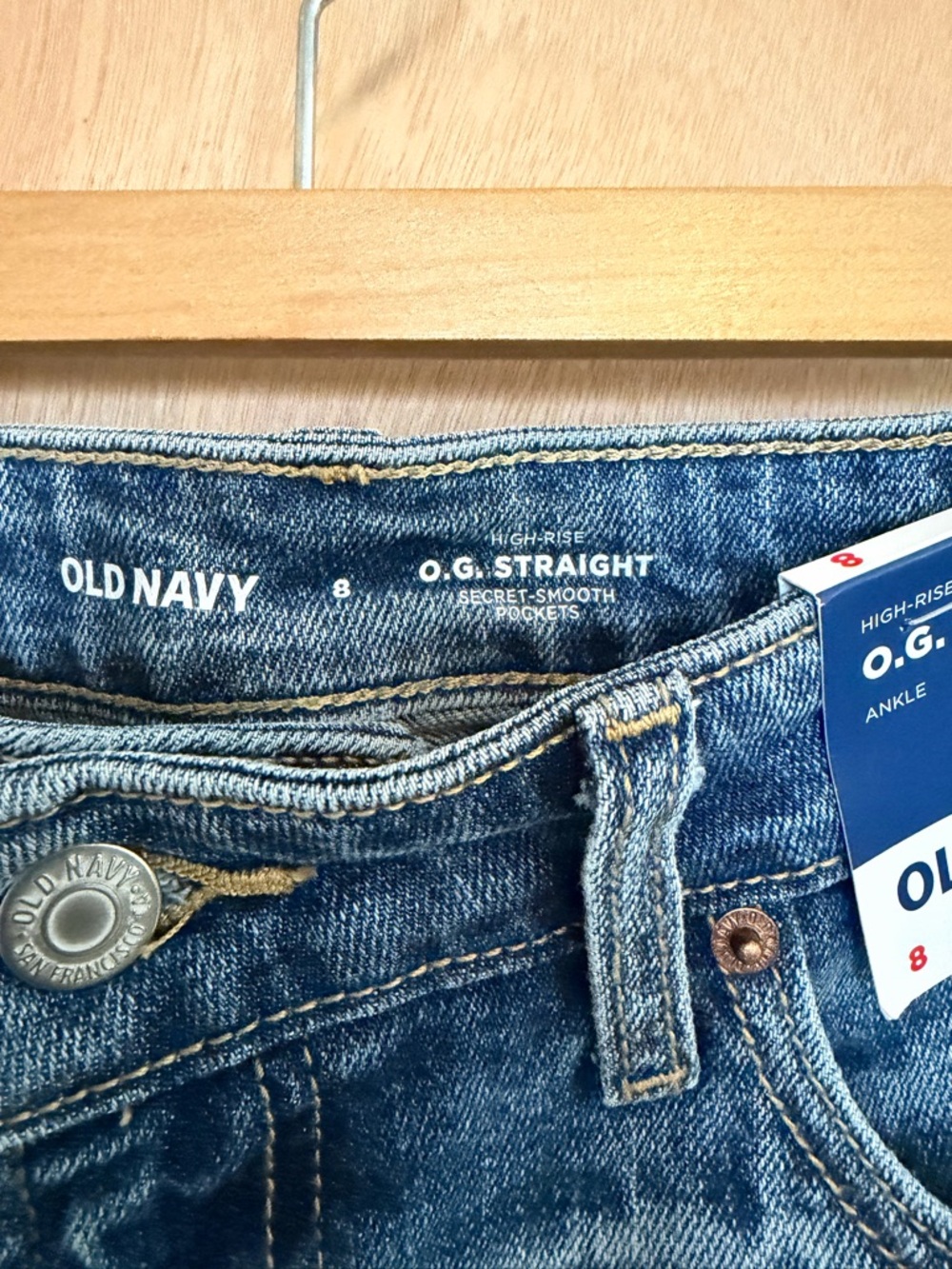 Old Navy High-Waisted OG Straight Ankle Jeans Faded Light Wash Side Slits NWT - Picture 4 of 6